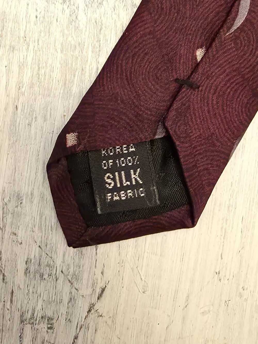 Bill Blass Burgundy 100% Silk Tie with Gold and Cream Accent Pattern